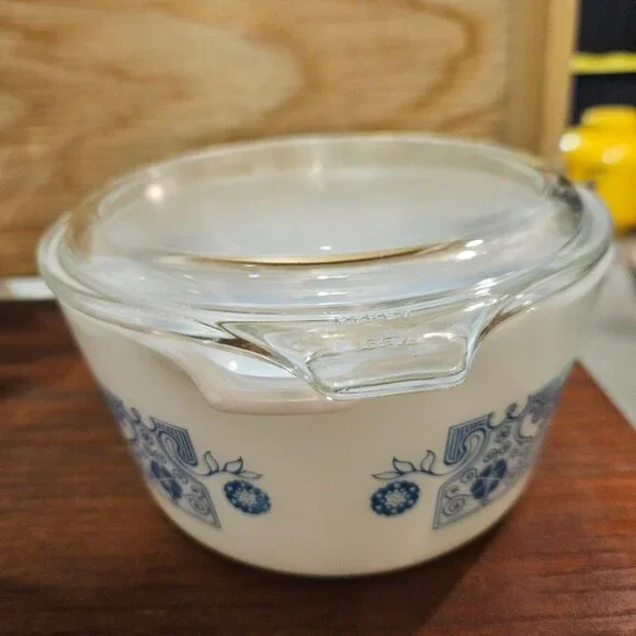 Pyrex Casserole Dish - Picture 6 of 7